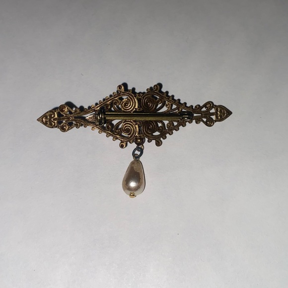Vintage Gold Brass and Pearl Brooch - Picture 4 of 5